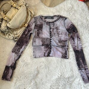 NWOT Silence + Noise Gray Black Graphic Crop Long Sleeve Tee